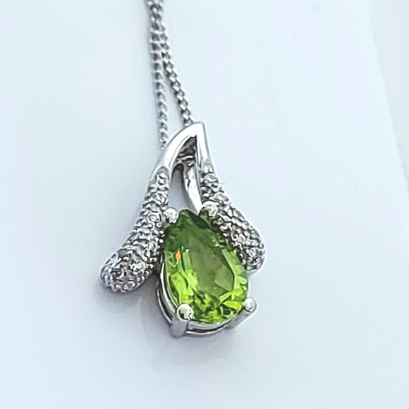 Natural Peridot 9x6mm & Cz 14K White Gold‎ Plate 925 Sterling Silver Necklace - Picture 3 of 8
